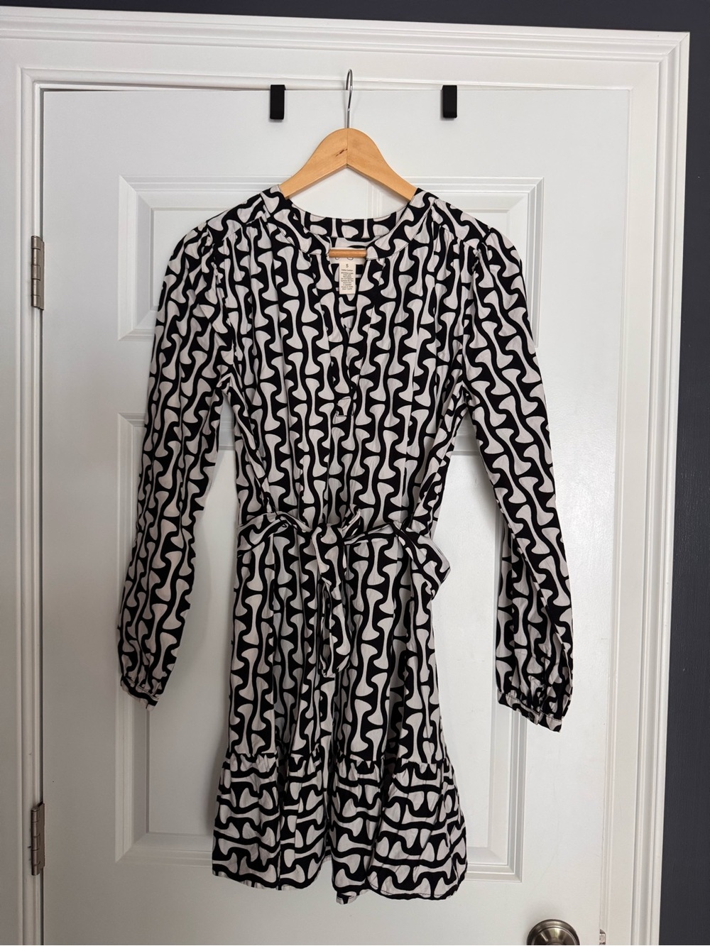 Jessica Simpson Black & White Geometric Ruffle Mini Dress. Size Small.